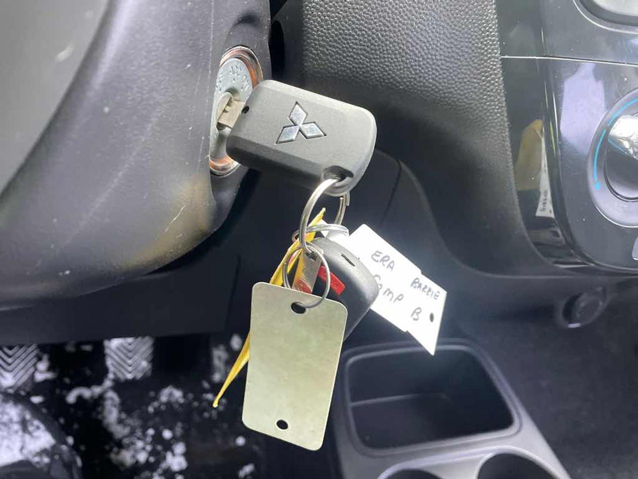 2017 Mitsubishi Mirage ES Photo