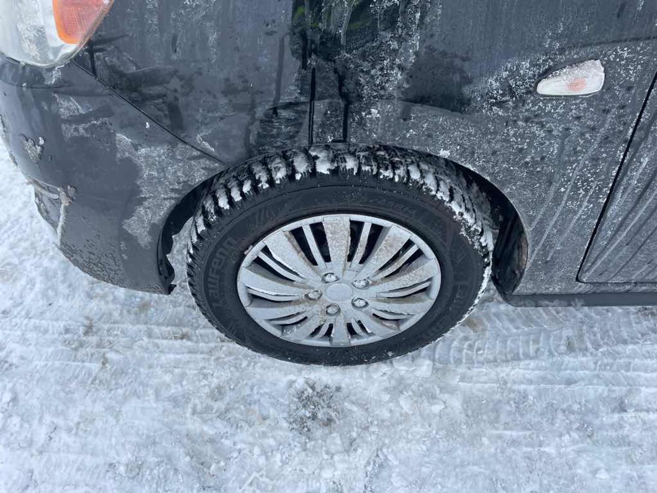 2017 Mitsubishi Mirage ES Photo