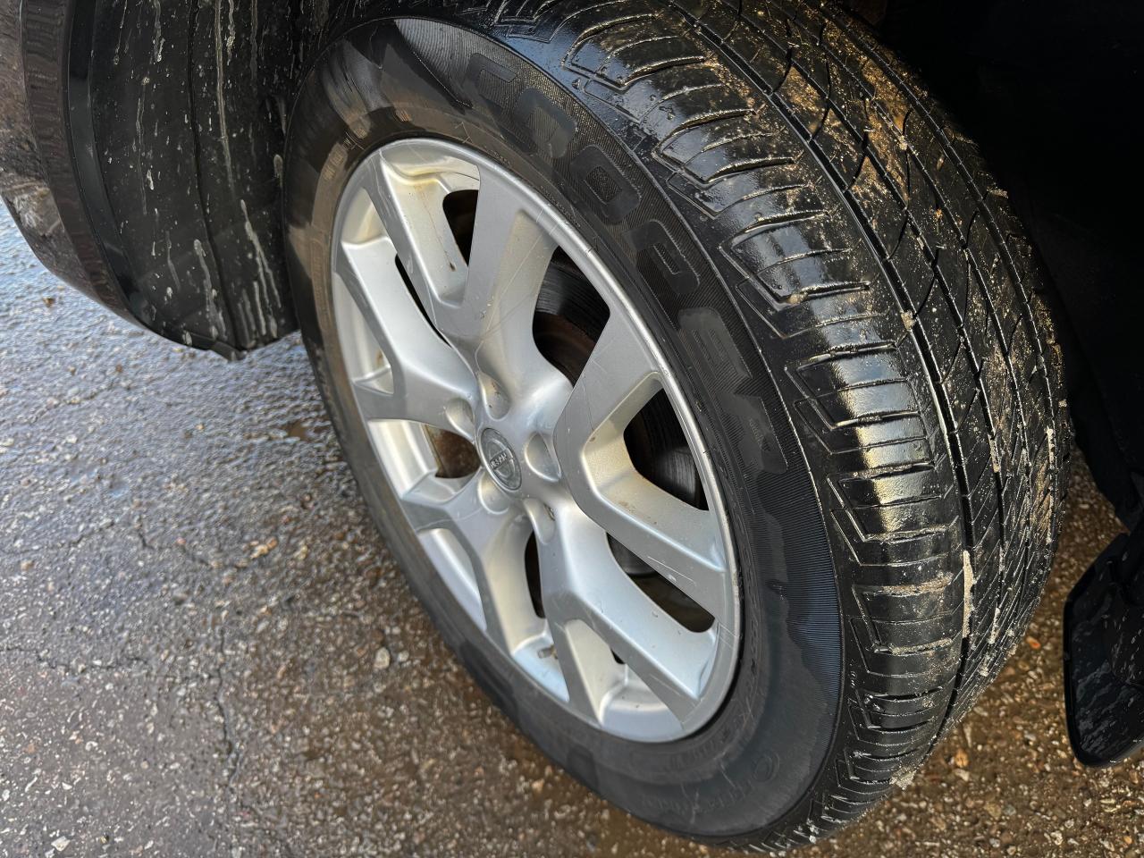 2009 Nissan Rogue S Photo