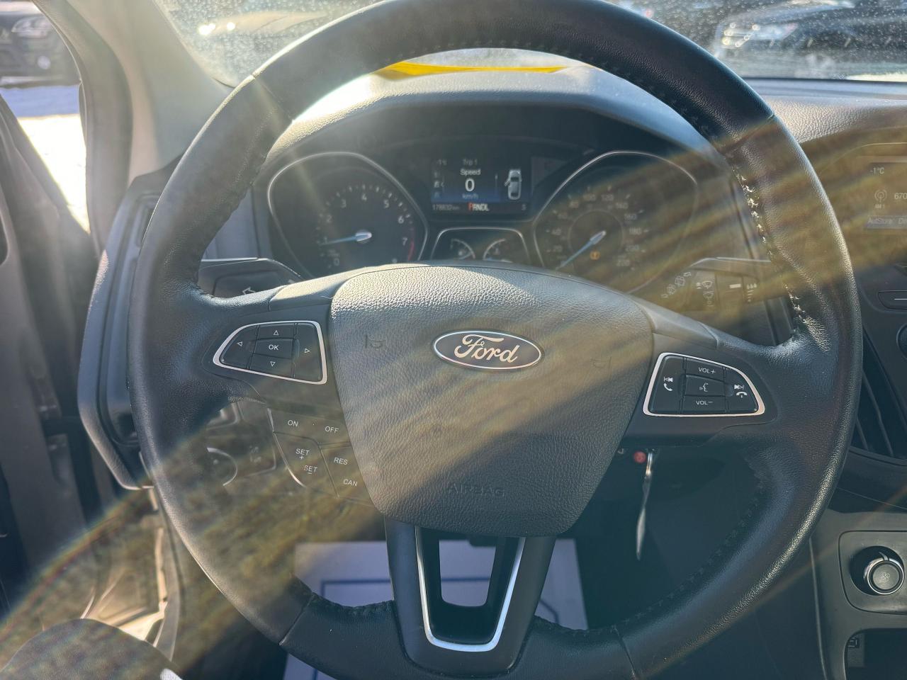 2015 Ford Focus SE - Photo #6