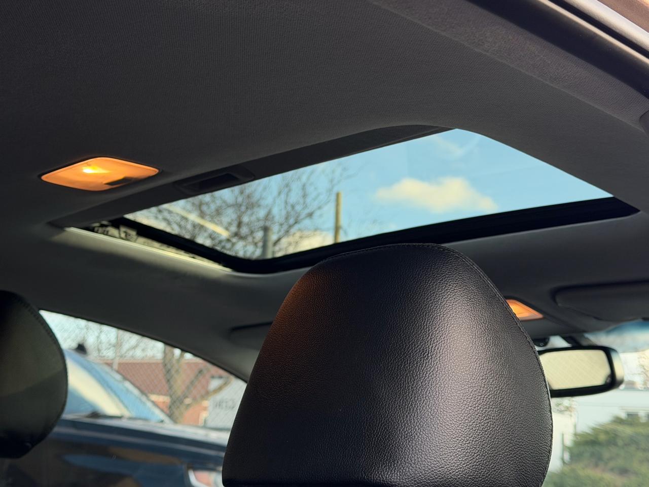 2014 Hyundai Elantra Limited w/Navi, Backup, Sunroof - Photo #13