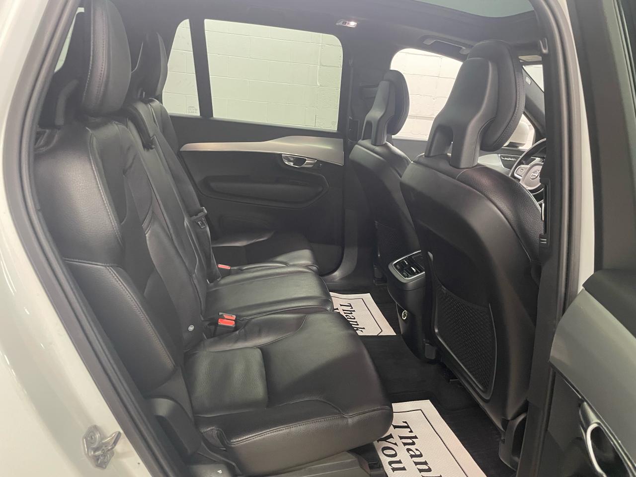 2017 Volvo XC90 T6 Momentum Photo16