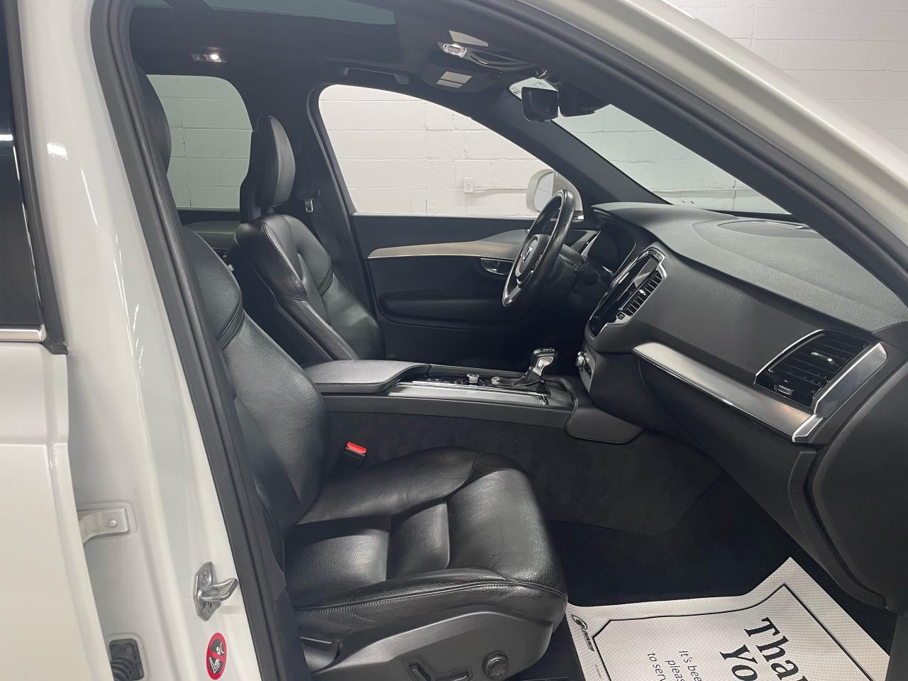 2017 Volvo XC90 T6 Momentum Photo17