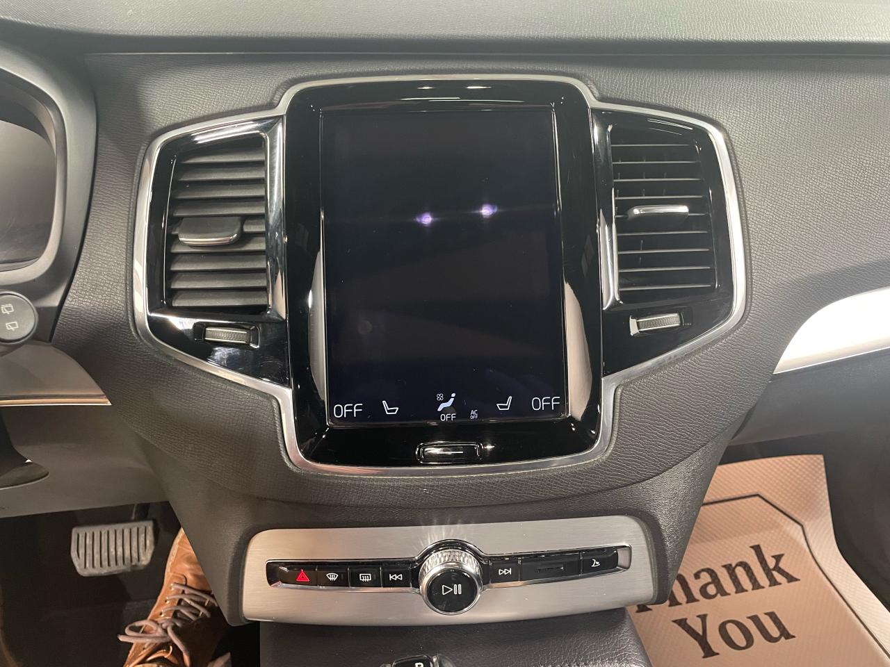 2017 Volvo XC90 T6 Momentum Photo