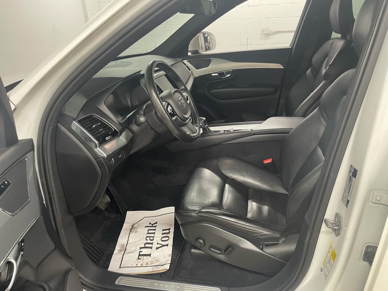 2017 Volvo XC90 T6 Momentum Photo