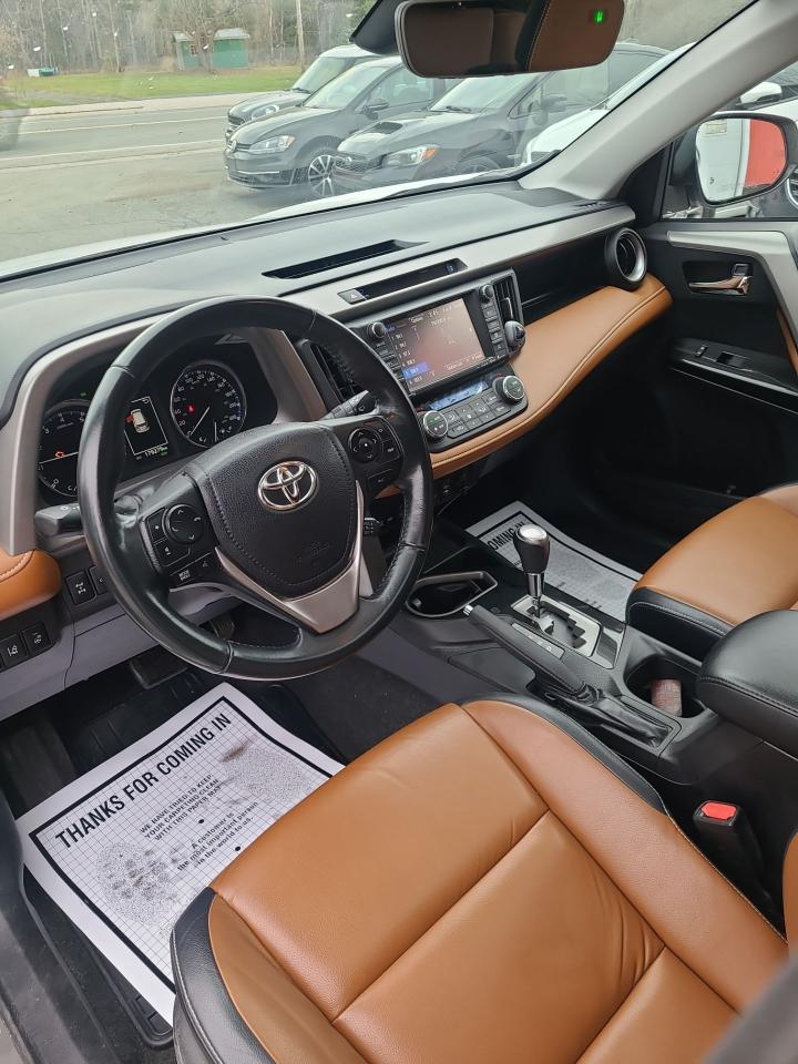 2016 Toyota RAV4 LIMITED  - Photo #6