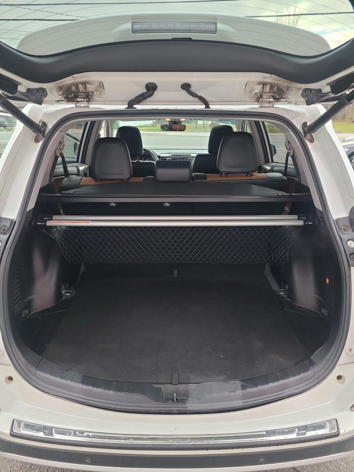 2016 Toyota RAV4 LIMITED  - Photo #9
