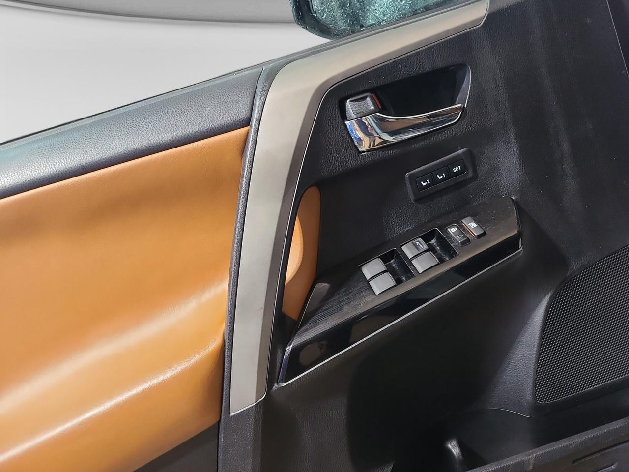 2016 Toyota RAV4 LIMITED  - Photo #11