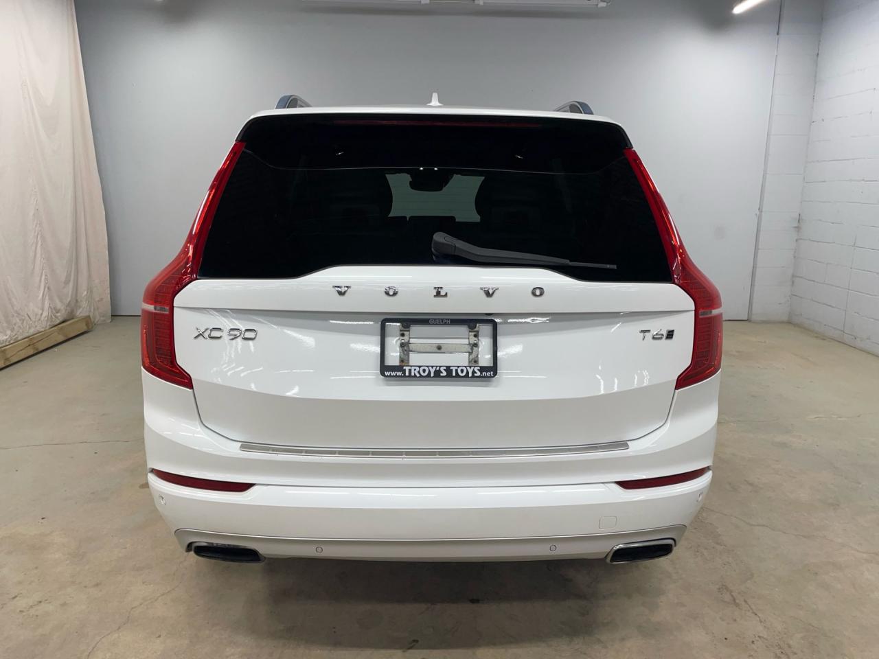 2017 Volvo XC90 T6 Momentum