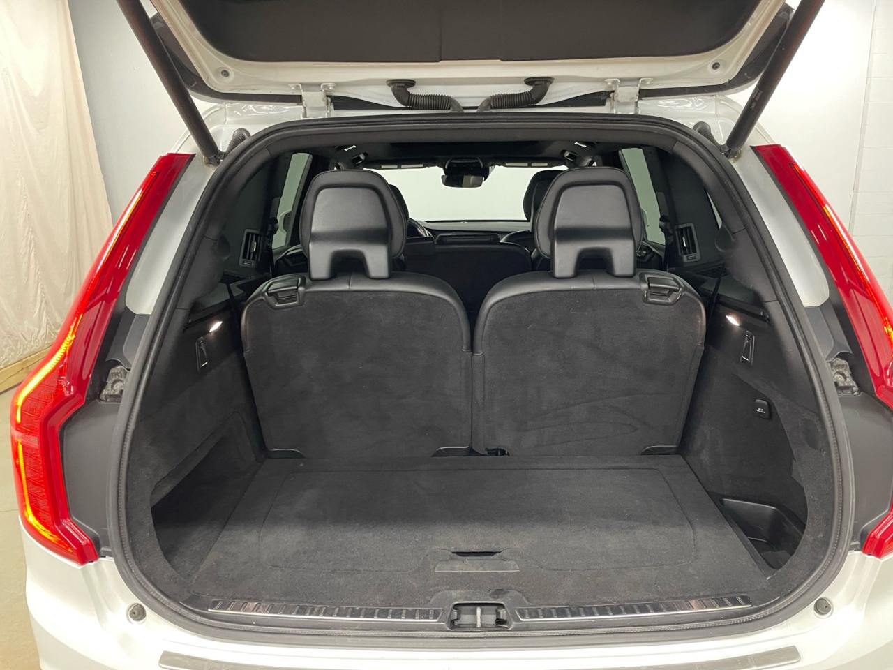 2017 Volvo XC90 T6 Momentum