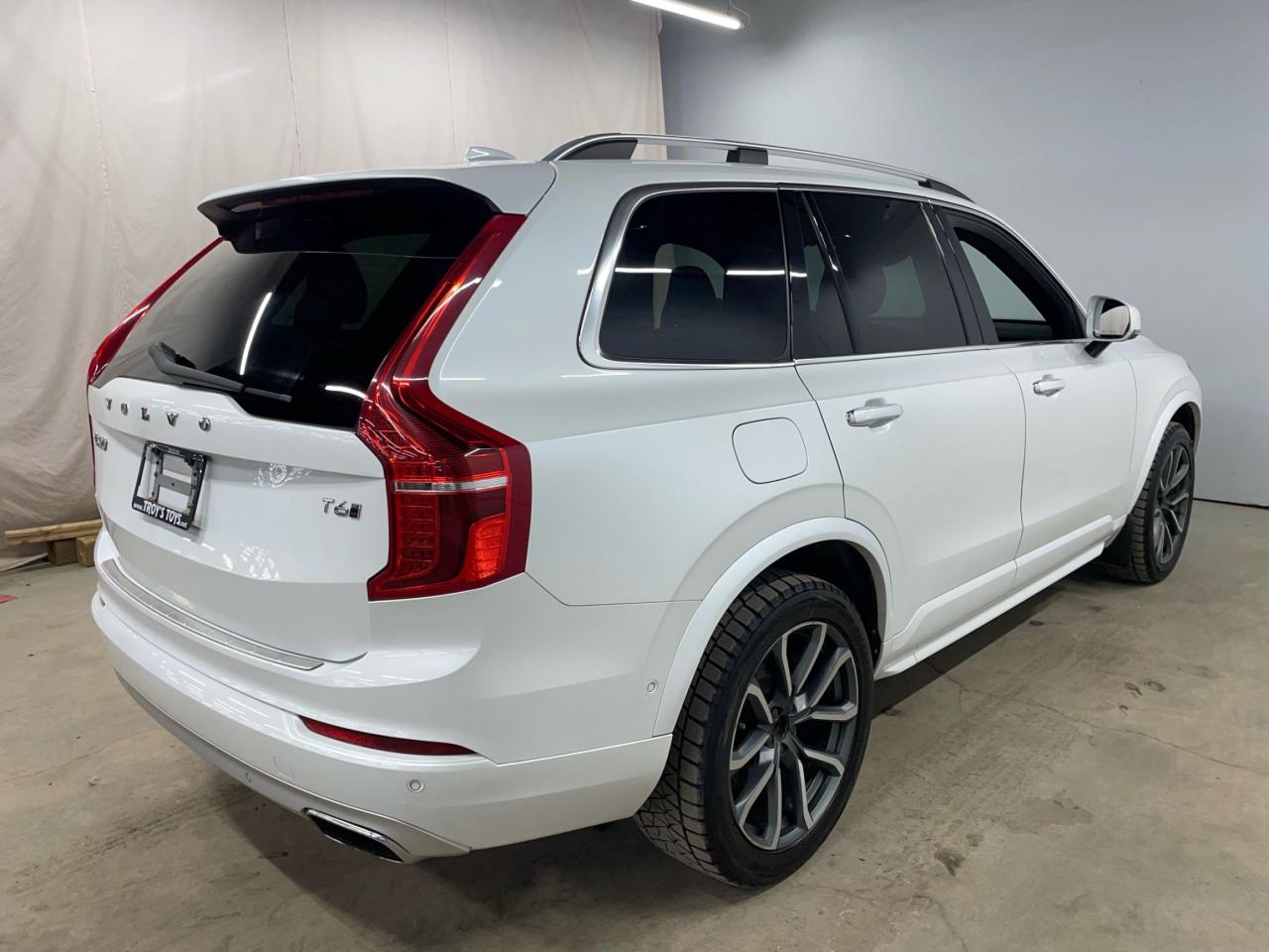 2017 Volvo XC90 T6 Momentum
