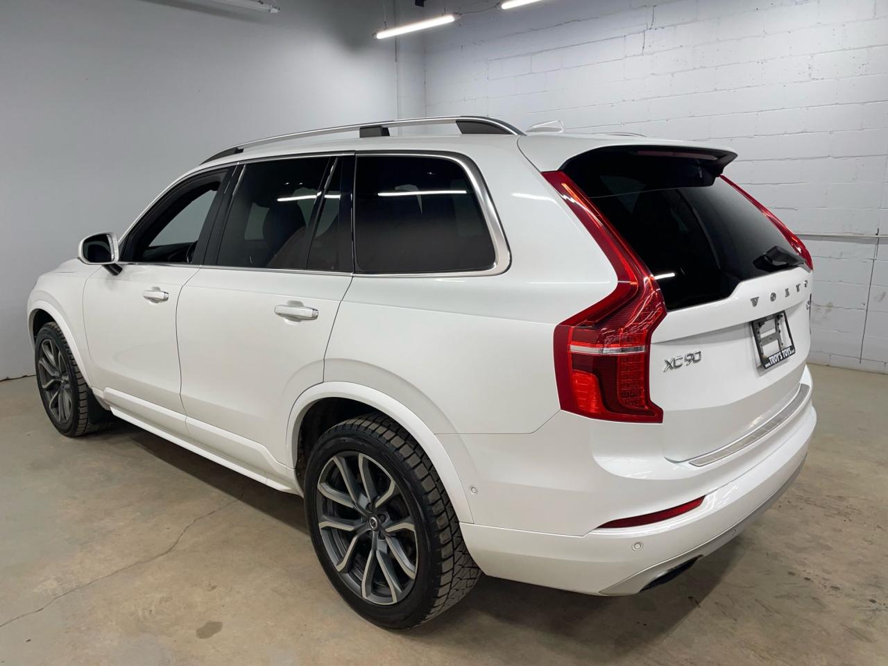 2017 Volvo XC90 T6 Momentum