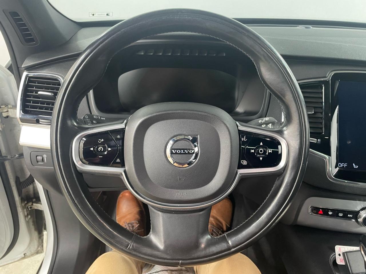 2017 Volvo XC90 T6 Momentum