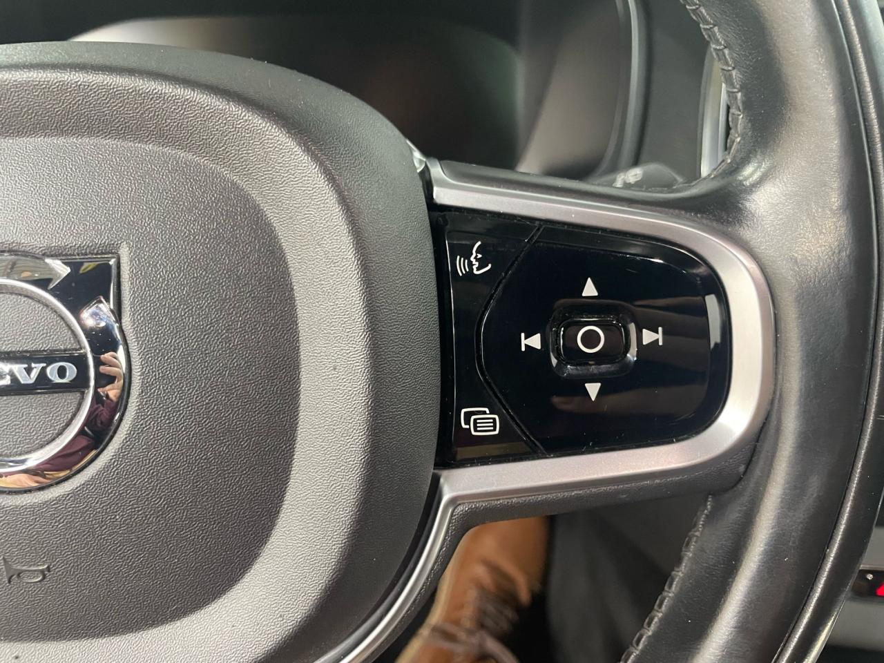 2017 Volvo XC90 T6 Momentum