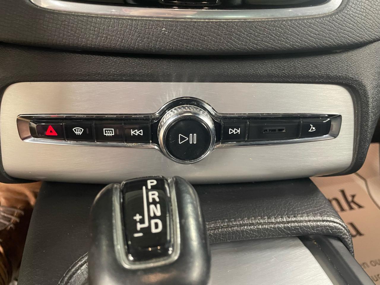 2017 Volvo XC90 T6 Momentum