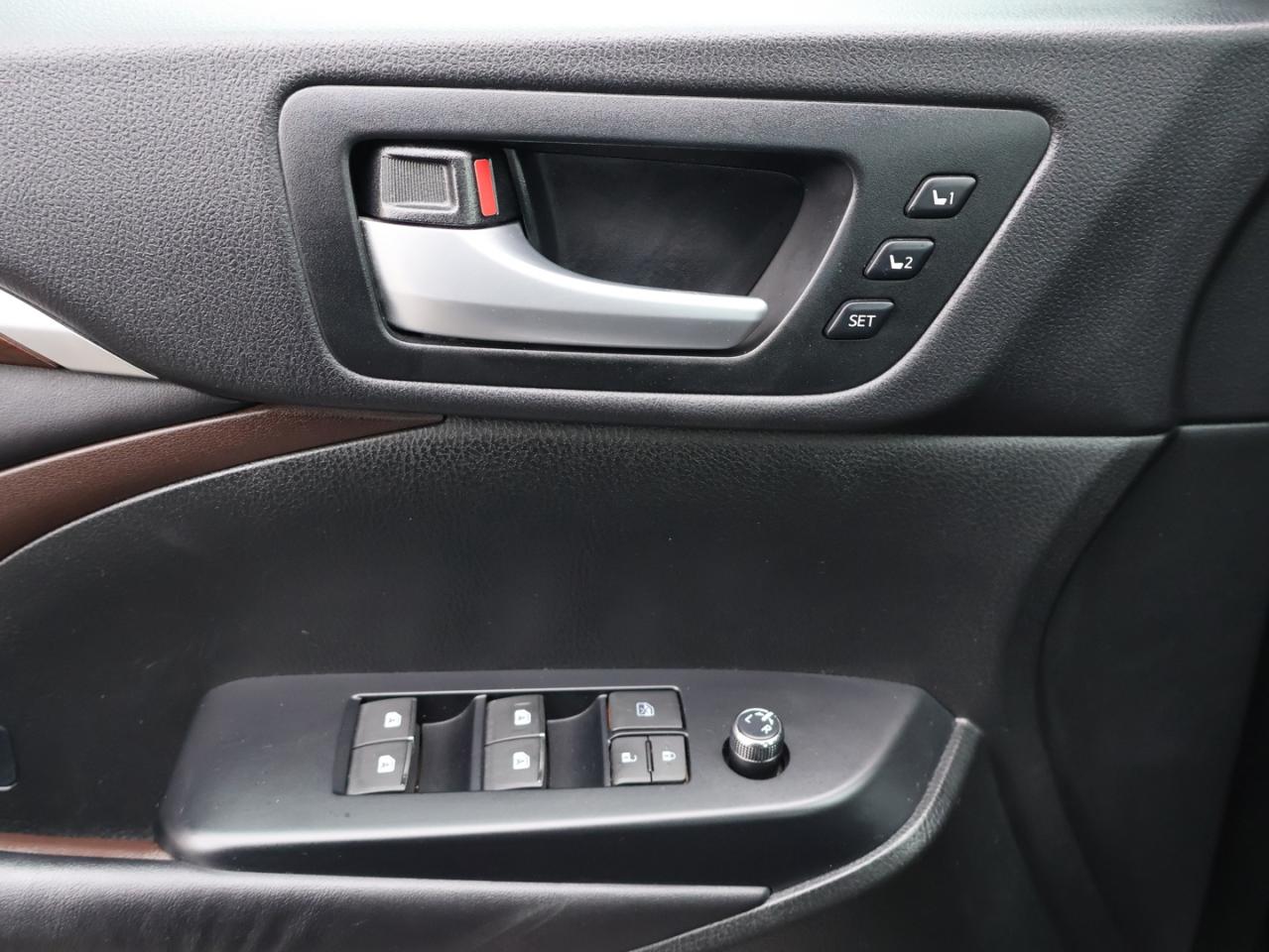 2016 Toyota Highlander LIMITED AWD CERTIFIED *ACCIDENT FREE* CAMERA NAV BLUETOOTH LEATHER HEATED SEATS PANO ROOF CRUISE ALLOYS - Photo #27