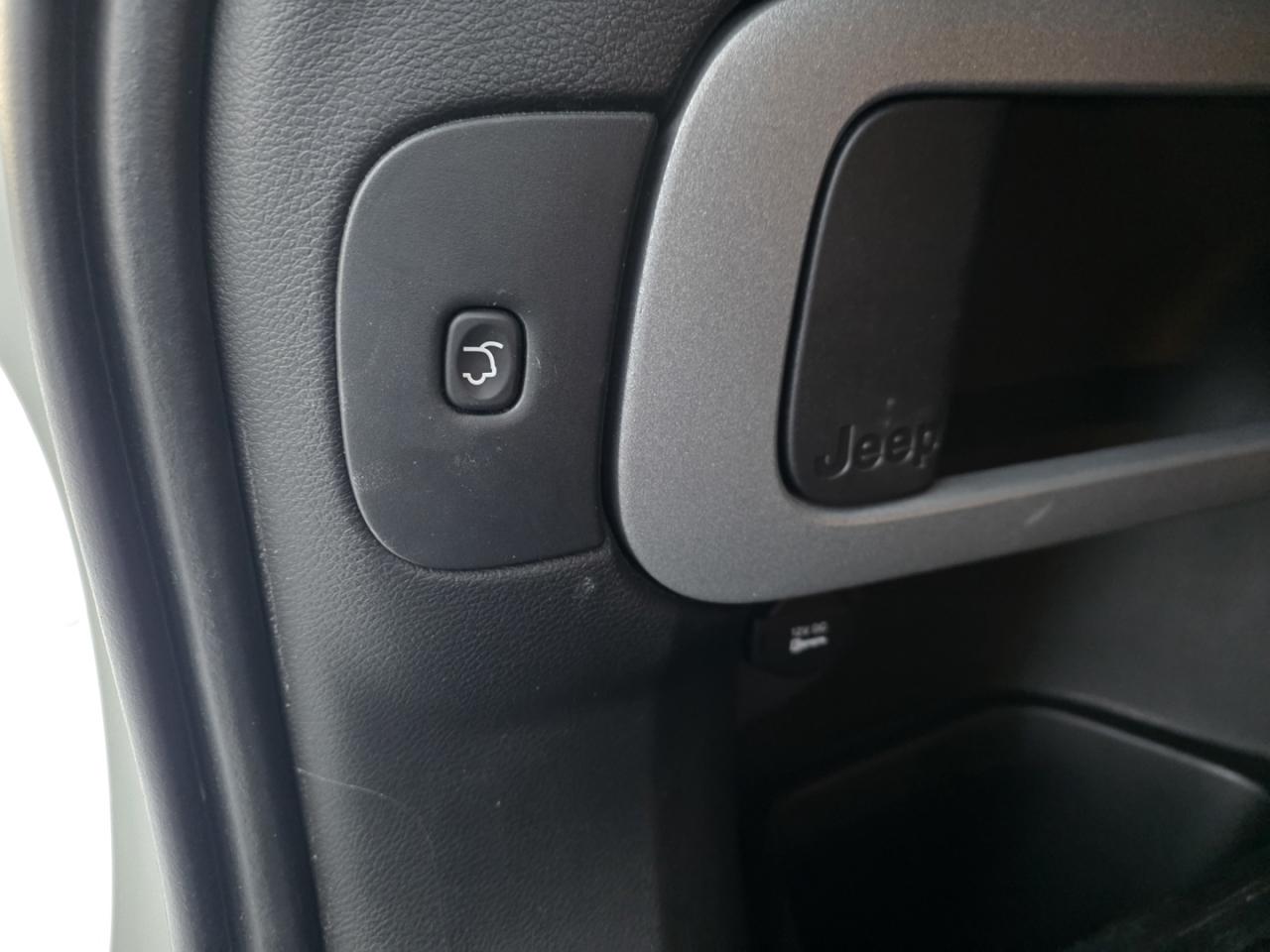 2018 Jeep Cherokee Limited 4WD - Photo #25