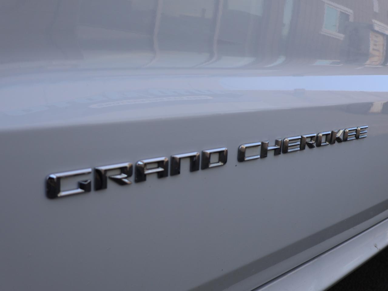 2016 Jeep Grand Cherokee SRT 4WD CERTIFIED *DODGE MAINTAIN* CAMERA NAV BLUETOOTH LEATHER HEATED SEATS SUNROOF CRUISE ALLOYS - Photo #49