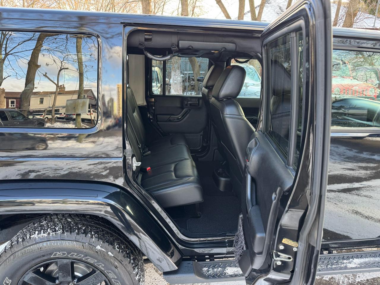 2014 Jeep Wrangler UNLIMITED SAHARA - 4X4 - Photo #14