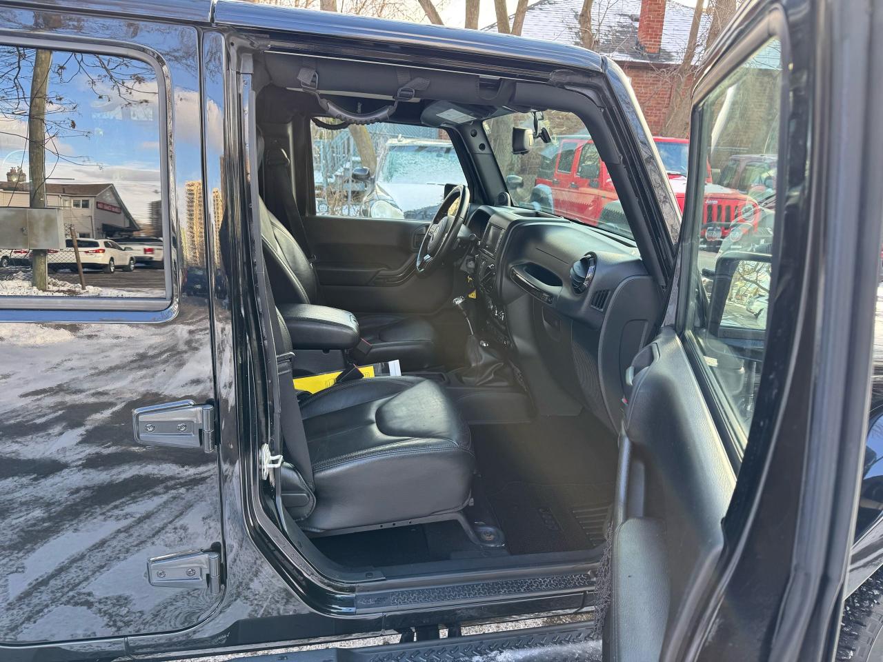 2014 Jeep Wrangler UNLIMITED SAHARA - 4X4 - Photo #16