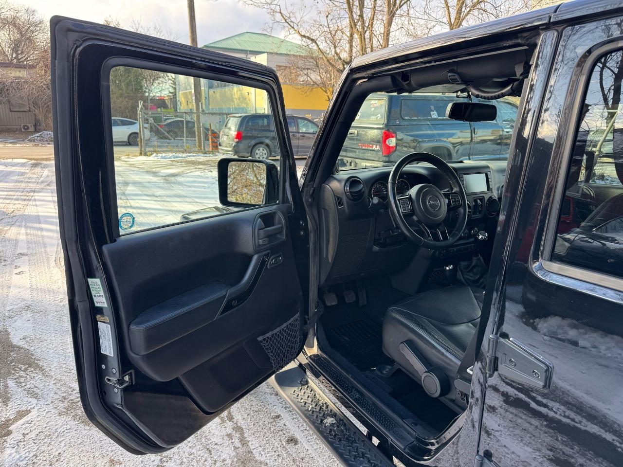 2014 Jeep Wrangler UNLIMITED SAHARA - 4X4 - Photo #9