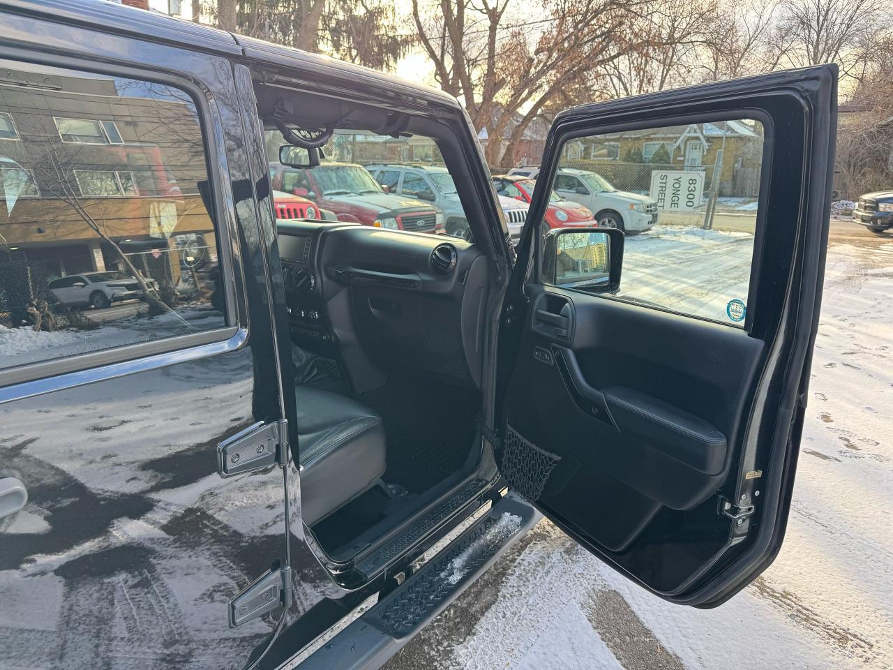 2014 Jeep Wrangler UNLIMITED SAHARA - 4X4 - Photo #15