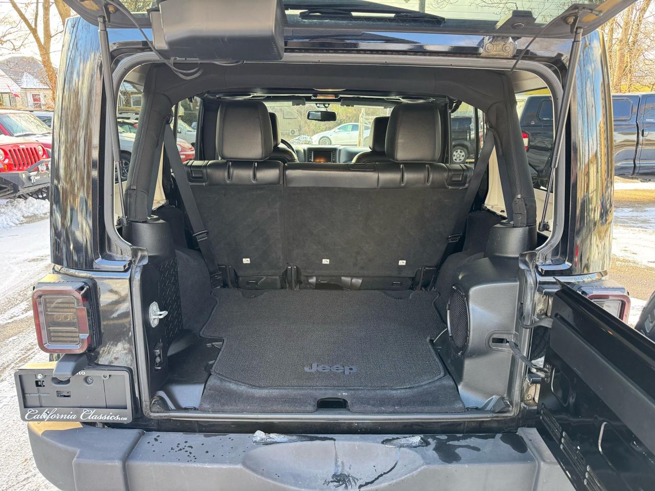 2014 Jeep Wrangler UNLIMITED SAHARA - 4X4 - Photo #17