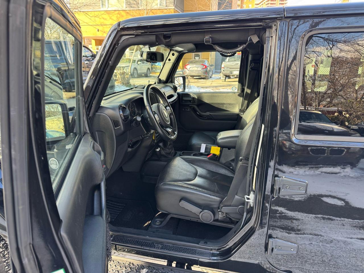 2014 Jeep Wrangler UNLIMITED SAHARA - 4X4 - Photo #12