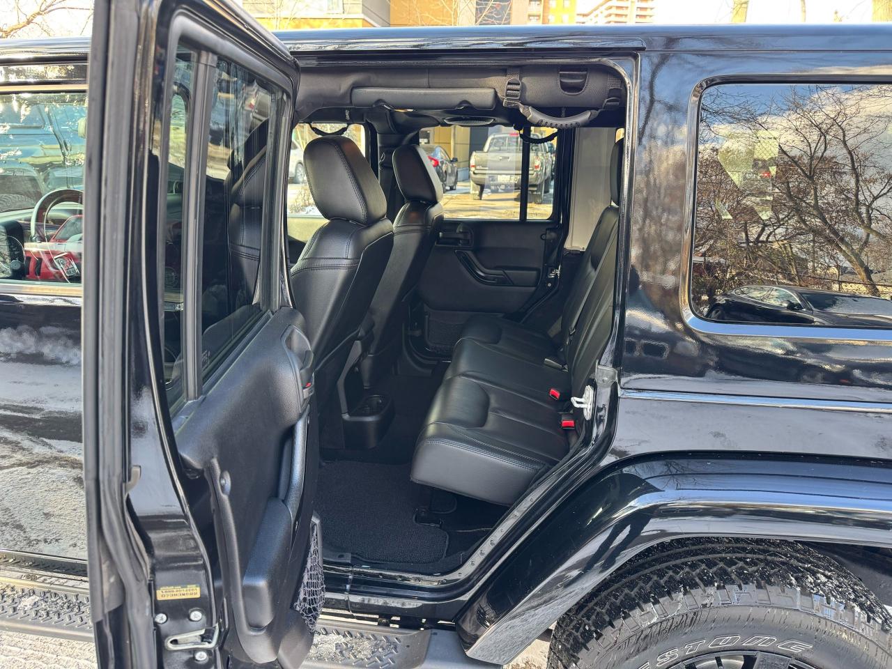 2014 Jeep Wrangler UNLIMITED SAHARA - 4X4 - Photo #13