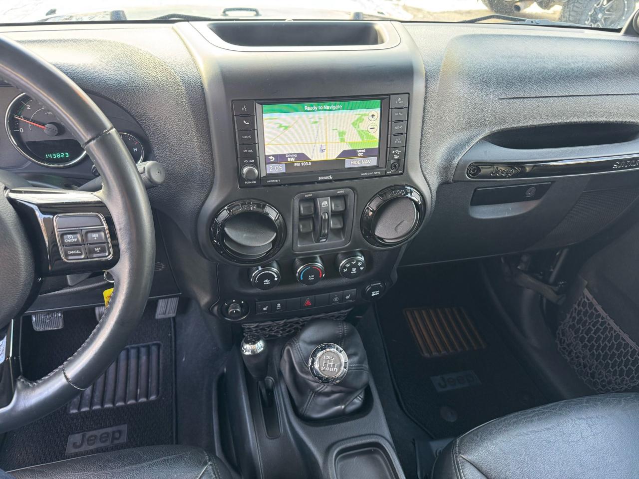 2014 Jeep Wrangler UNLIMITED SAHARA - 4X4 - Photo #11