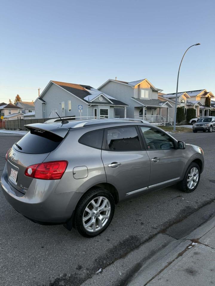2011 Nissan Rogue SV - Photo #4