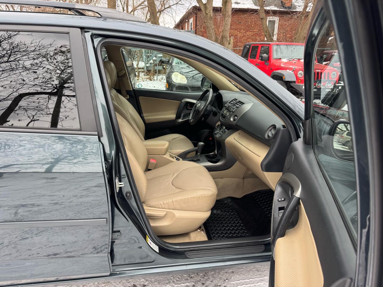 2011 Toyota RAV4 LIMITED V6 - 4WD Photo