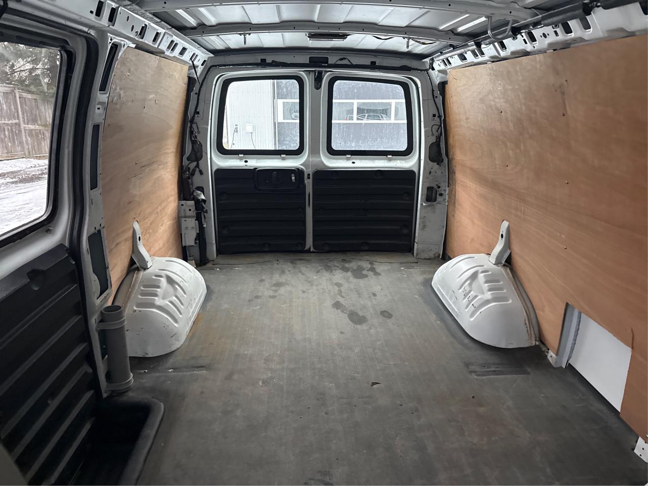 2014 GMC Savana G2500 - Photo #13