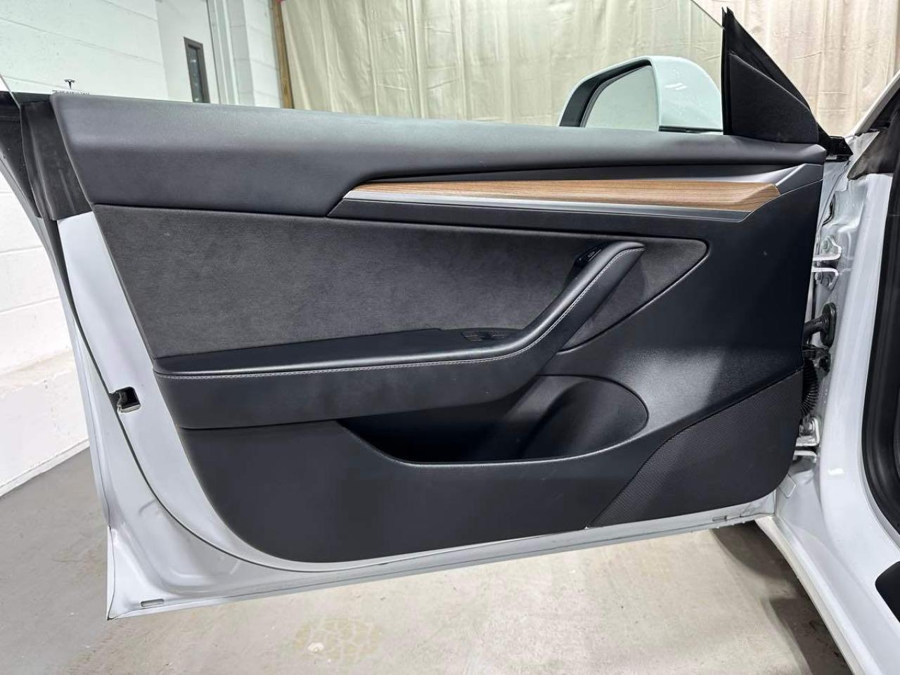 2023 Tesla Model 3 STANDARD RANGE PLUS-AUTOPILOT-LFP BATTERY Photo