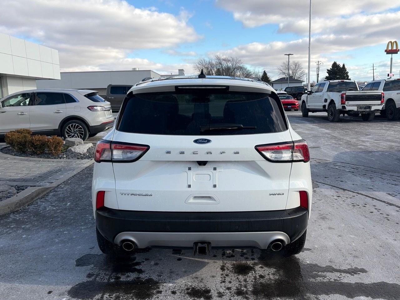 2022 Ford Escape Titanium AWD Photo4