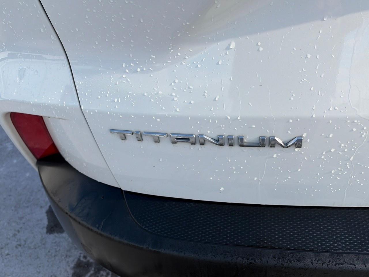 2022 Ford Escape Titanium AWD Photo