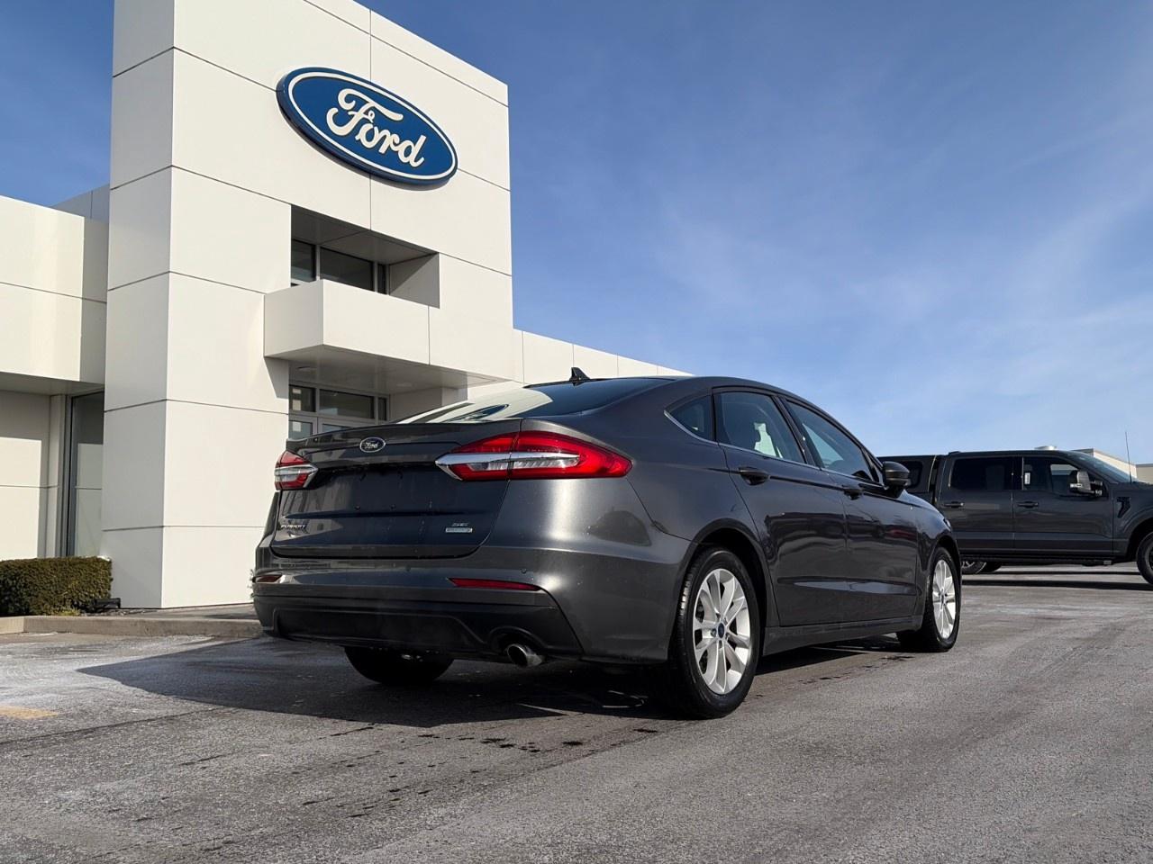 2020 Ford Fusion SE FWD Photo