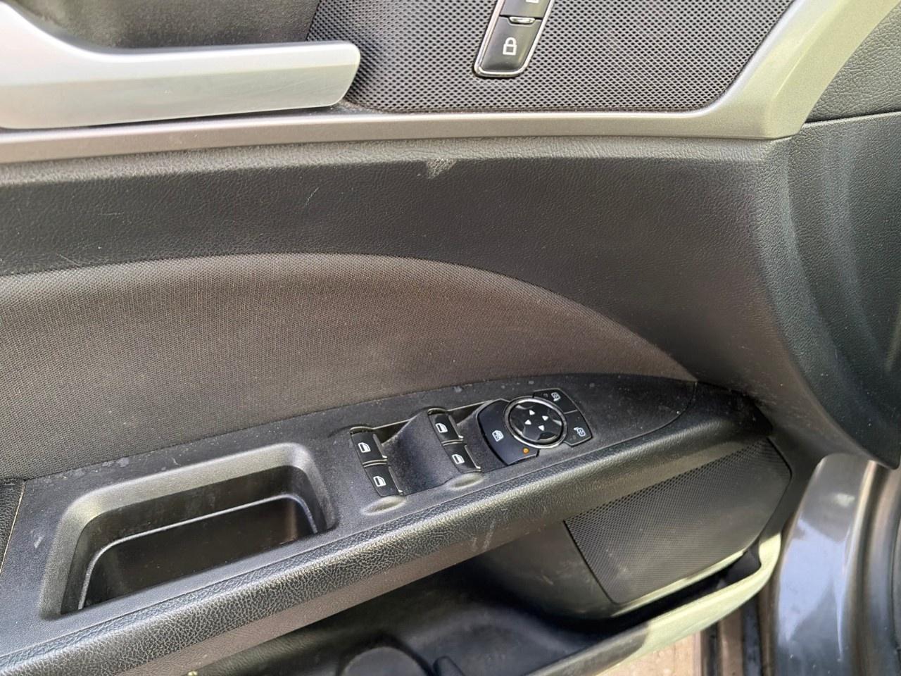 2020 Ford Fusion SE FWD Photo