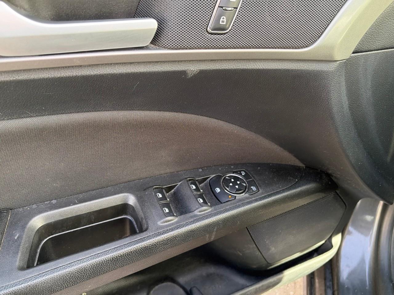 2020 Ford Fusion SE FWD Photo