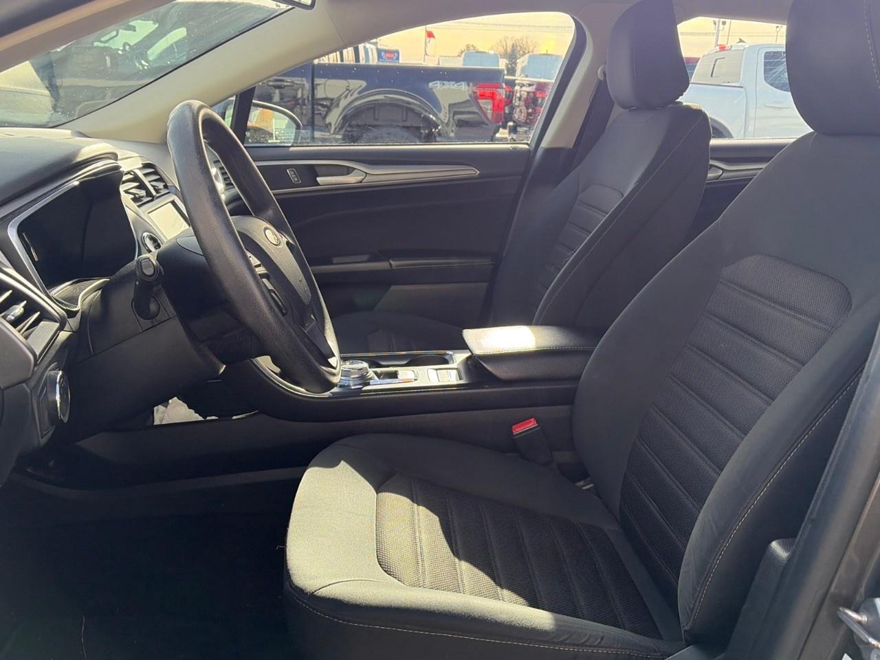 2020 Ford Fusion SE FWD Photo