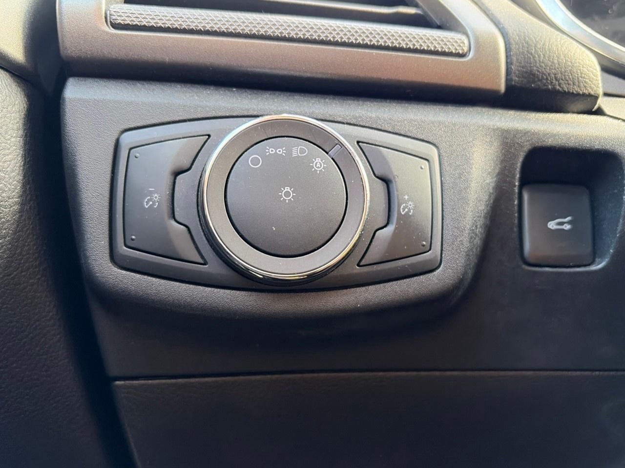 2020 Ford Fusion SE FWD Photo