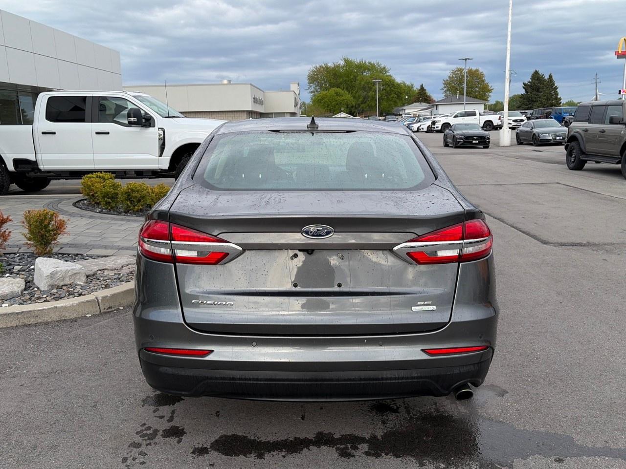 2020 Ford Fusion SE FWD Photo3
