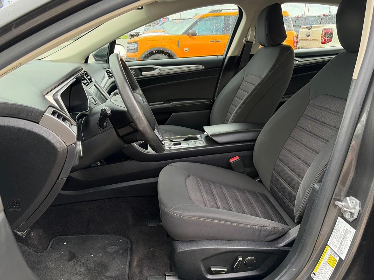 2020 Ford Fusion SE FWD Photo