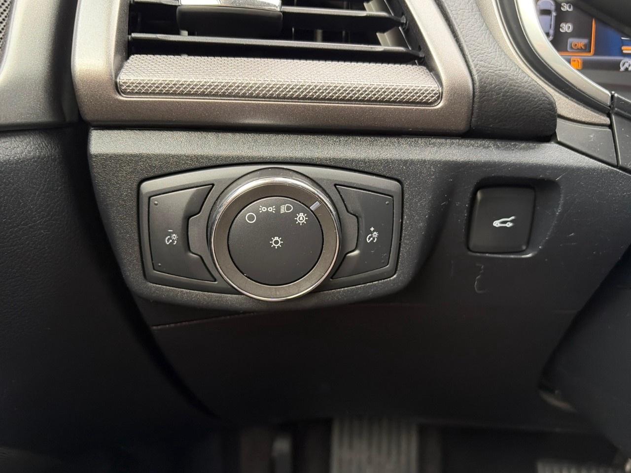 2020 Ford Fusion SE FWD Photo