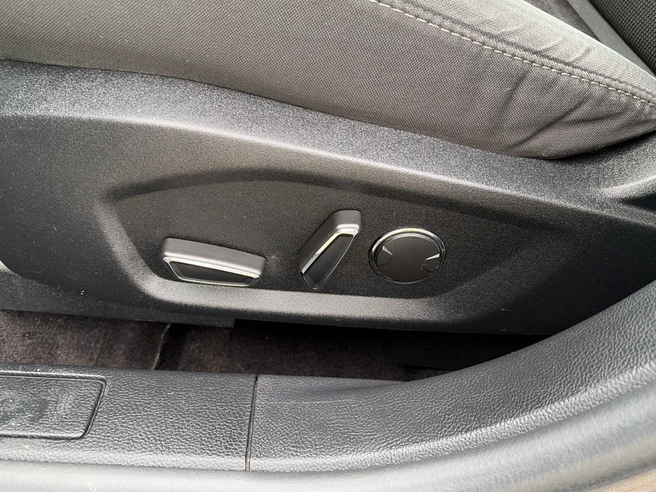 2020 Ford Fusion SE FWD Photo