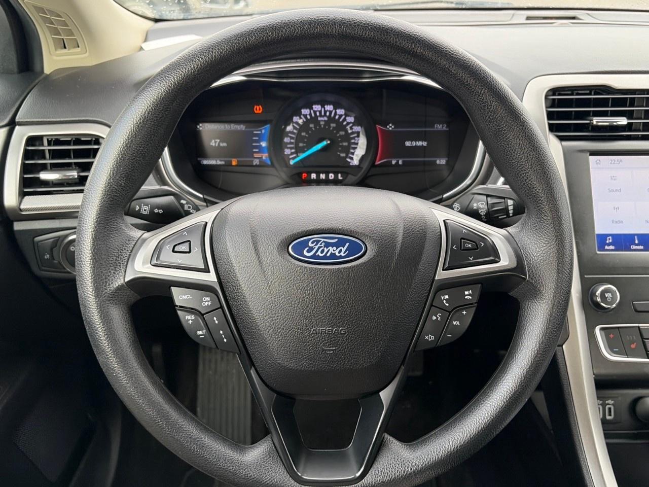 2020 Ford Fusion SE FWD Photo