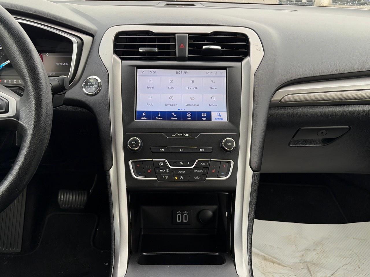2020 Ford Fusion SE FWD Photo