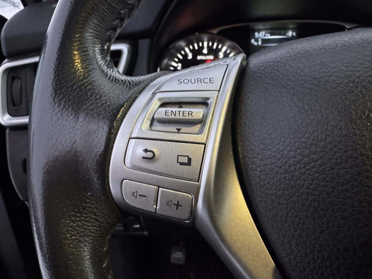 2016 Nissan Rogue SL AWD - Photo #17