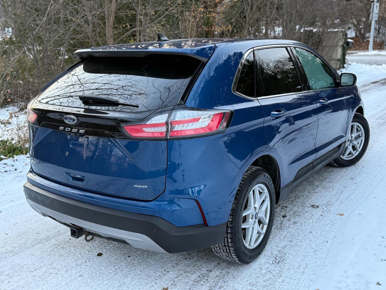 2021 Ford Edge SEL Photo2