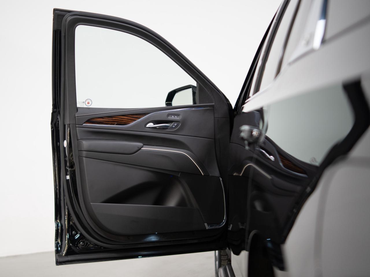 2024 Cadillac Escalade LUXURY | 7 PASS | AKG AUDIO | 22 IN Photo